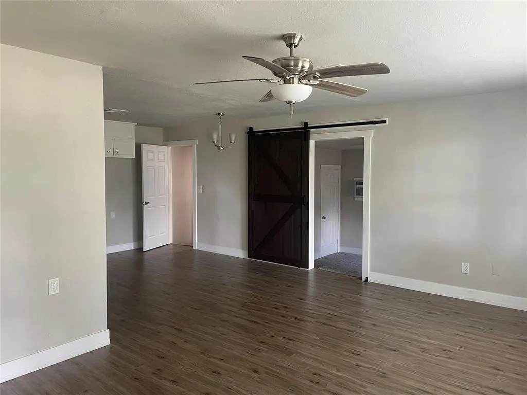 Photo 4 — 523 SE 4th Street, Lexington, OK 73051