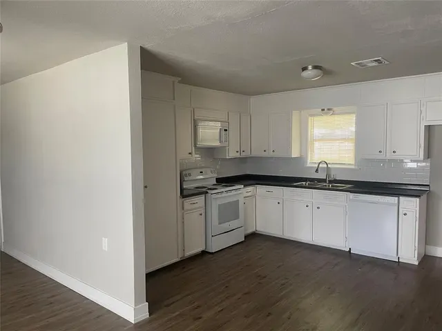 Photo 6 — 523 SE 4th Street, Lexington, OK 73051