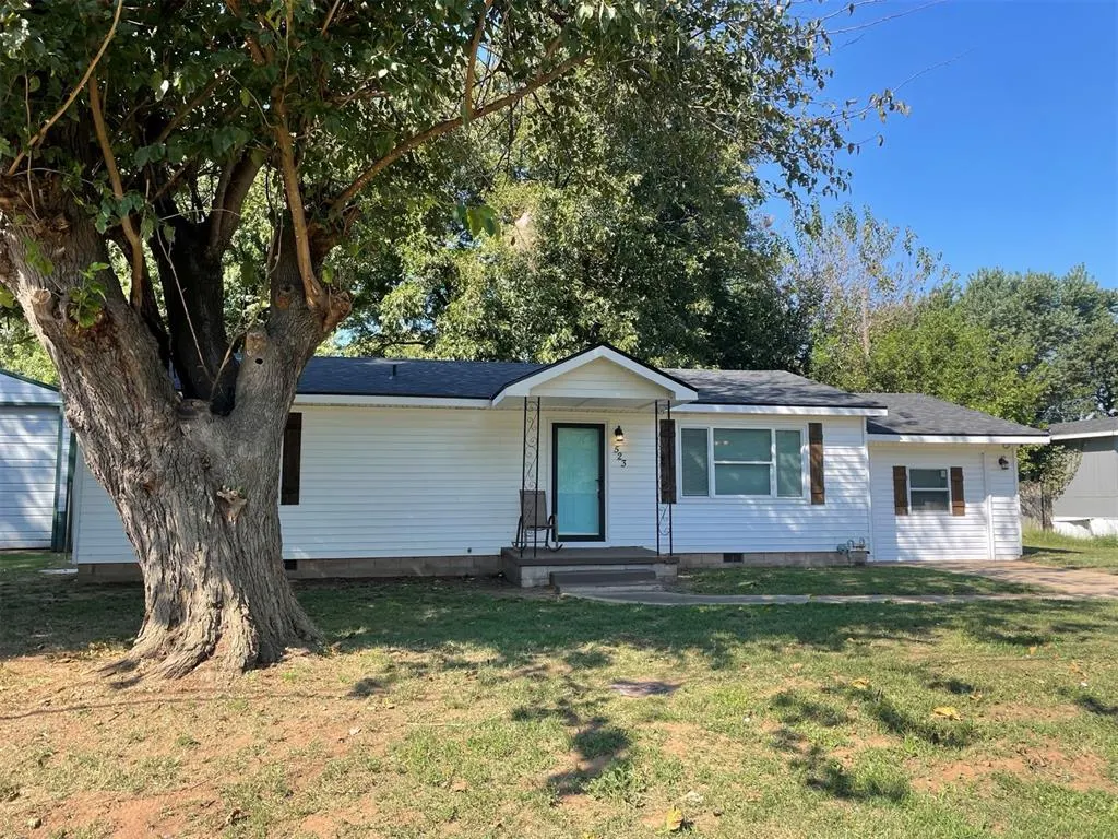 Photo 2 — 523 SE 4th Street, Lexington, OK 73051