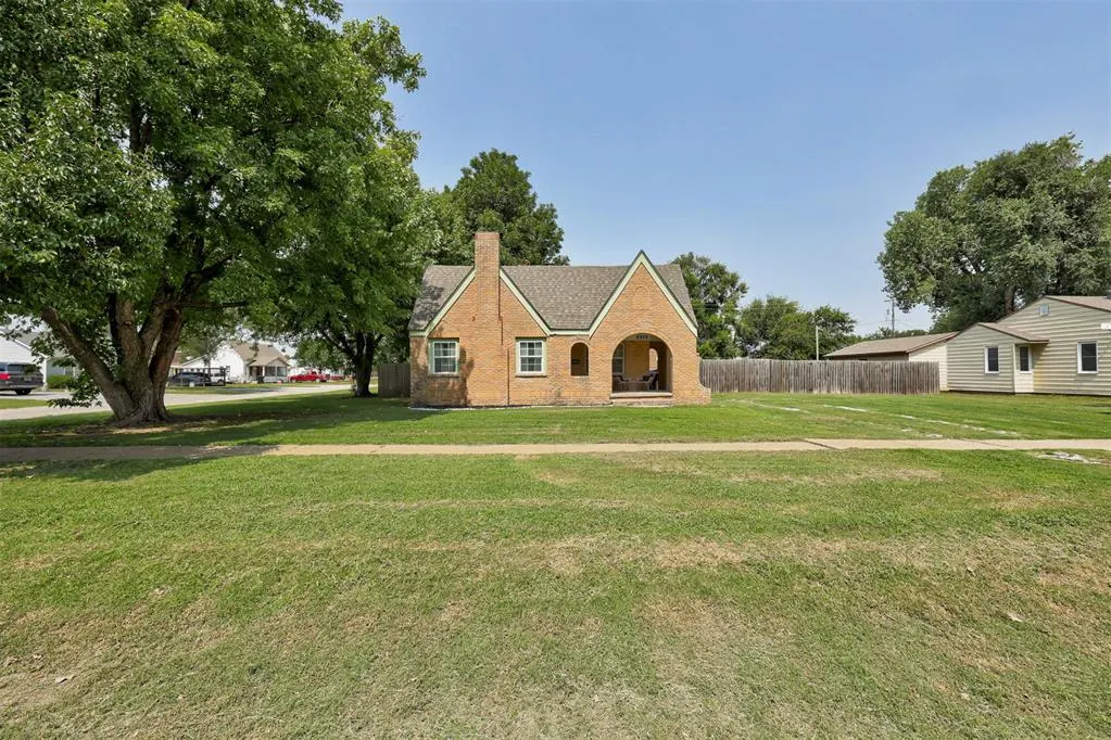 Photo 2 — 310 NW Belle Street, Minco, OK 73059