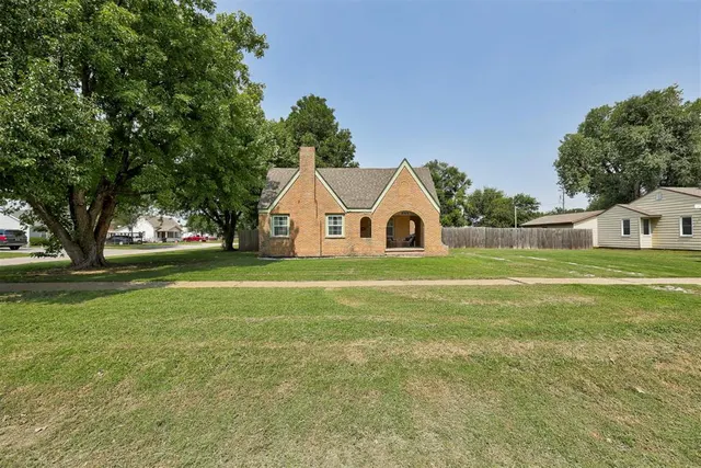 Photo 2 — 310 NW Belle Street, Minco, OK 73059
