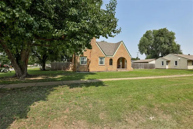 Photo 3 — 310 NW Belle Street, Minco, OK 73059