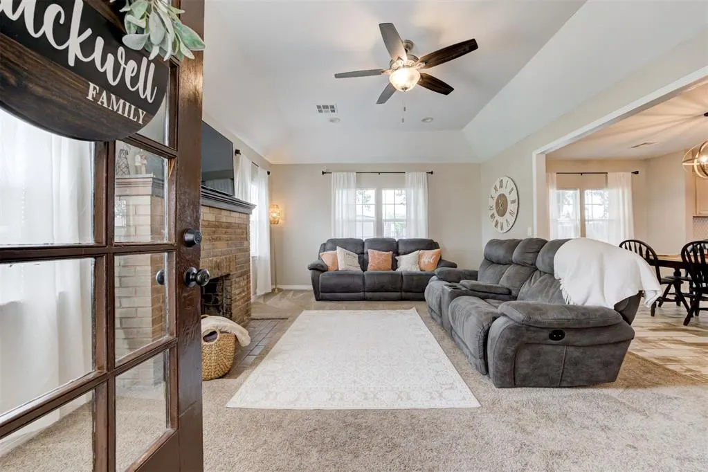 Photo 6 — 310 NW Belle Street, Minco, OK 73059