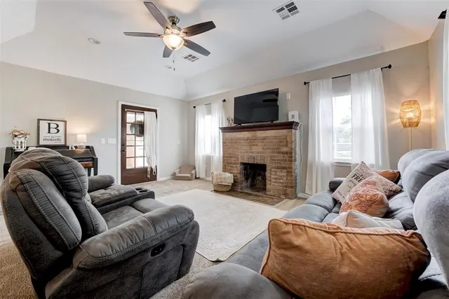 Photo 8 — 310 NW Belle Street, Minco, OK 73059
