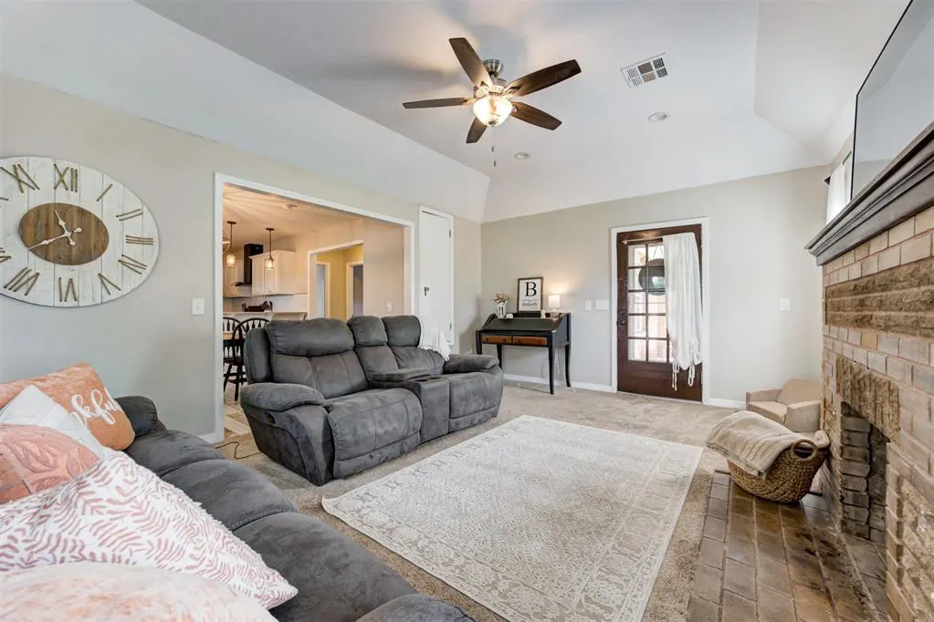 Photo 9 — 310 NW Belle Street, Minco, OK 73059