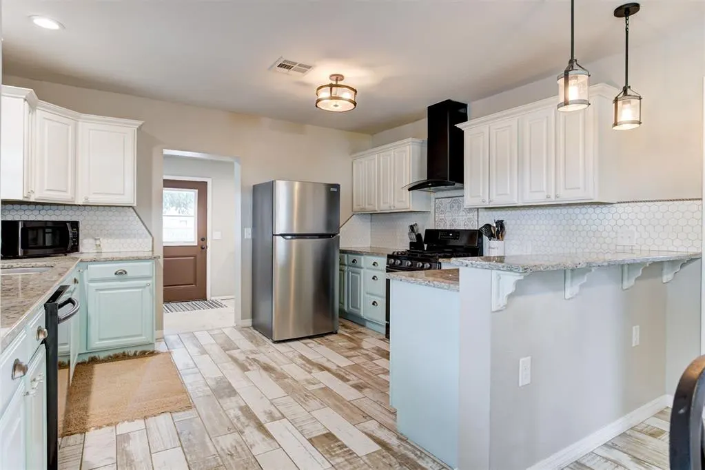 Photo 15 — 310 NW Belle Street, Minco, OK 73059