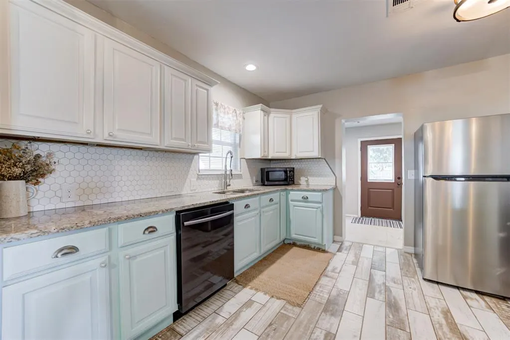 Photo 17 — 310 NW Belle Street, Minco, OK 73059