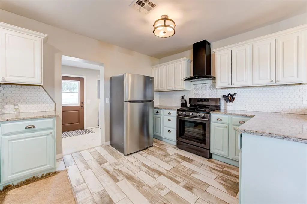 Photo 18 — 310 NW Belle Street, Minco, OK 73059