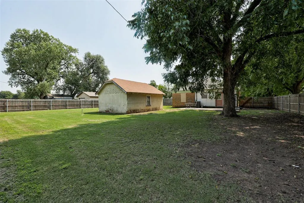 Photo 36 — 310 NW Belle Street, Minco, OK 73059