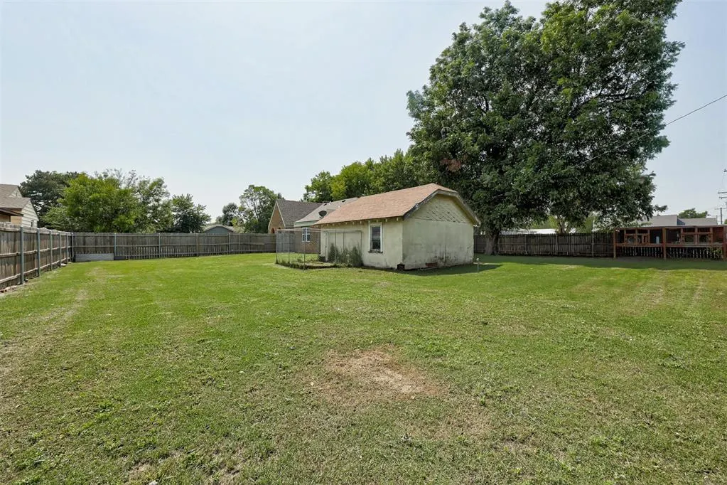Photo 37 — 310 NW Belle Street, Minco, OK 73059