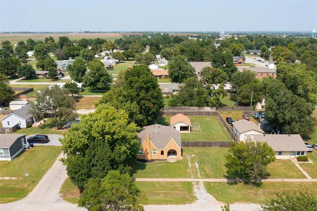 Photo 40 — 310 NW Belle Street, Minco, OK 73059