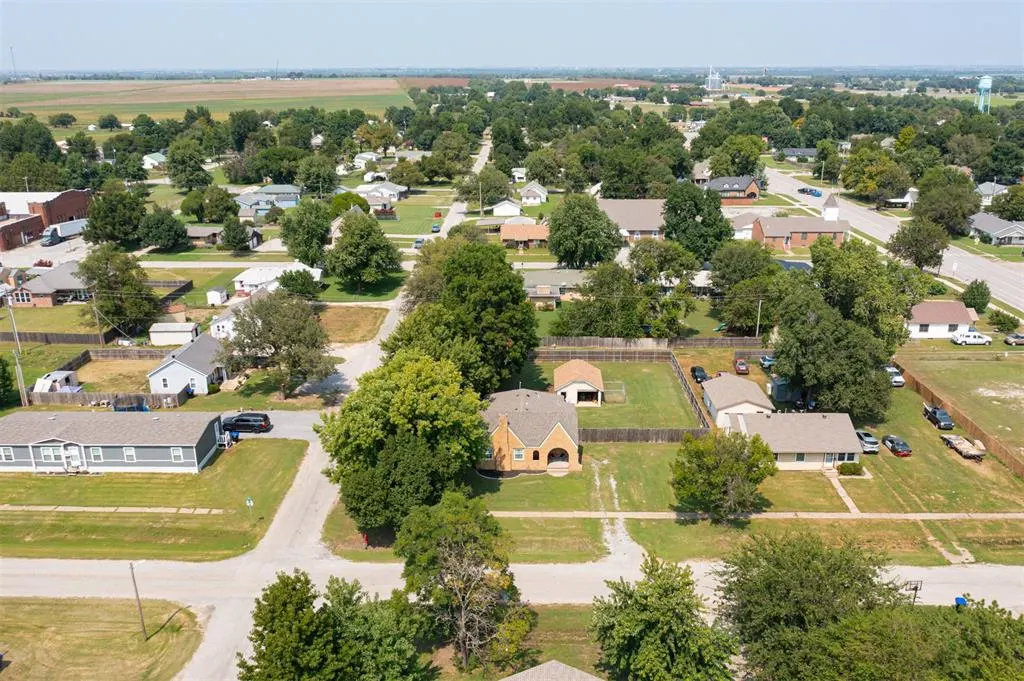 Photo 41 — 310 NW Belle Street, Minco, OK 73059