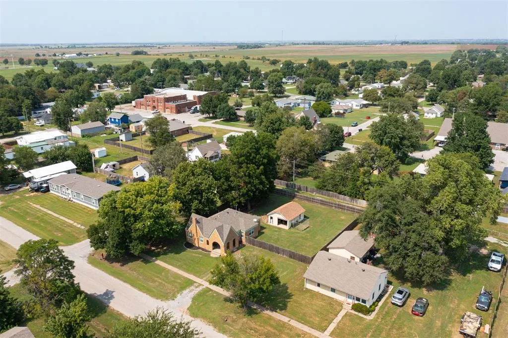 Photo 42 — 310 NW Belle Street, Minco, OK 73059