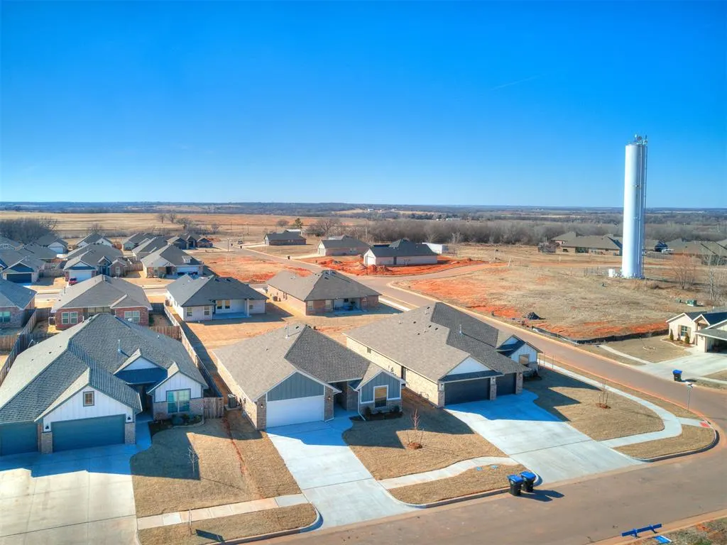 Photo 10 — 479 Grand Sycamore Drive, Washington, OK 73093