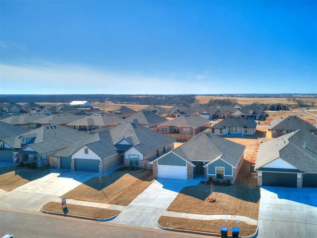 Photo 11 — 479 Grand Sycamore Drive, Washington, OK 73093