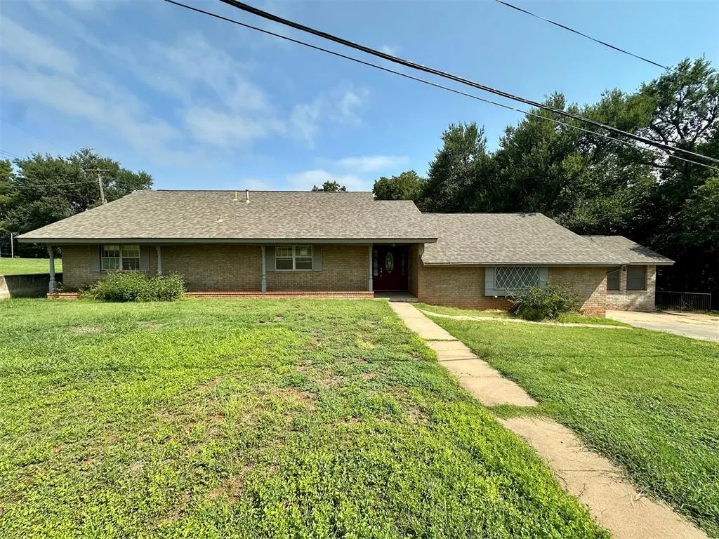 Front exterior — 201 W 11th Street, Cordell, OK 73632