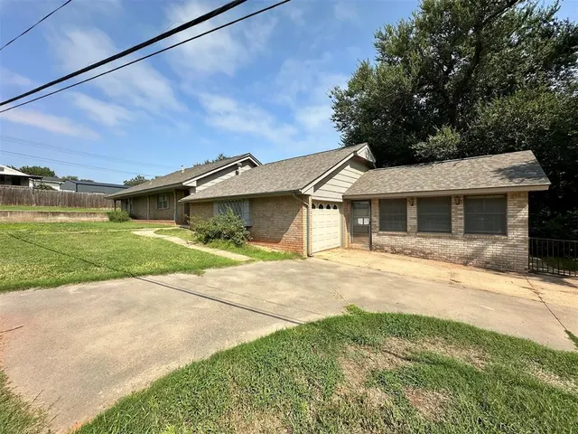 Photo 2 — 201 W 11th Street, Cordell, OK 73632