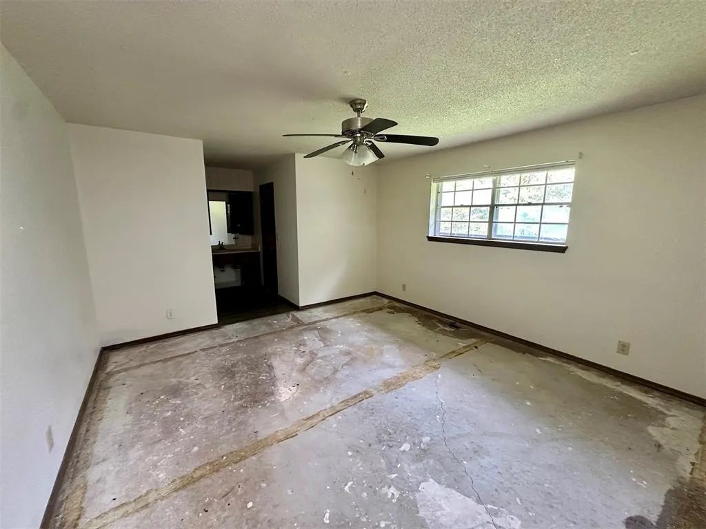 Photo 8 — 201 W 11th Street, Cordell, OK 73632