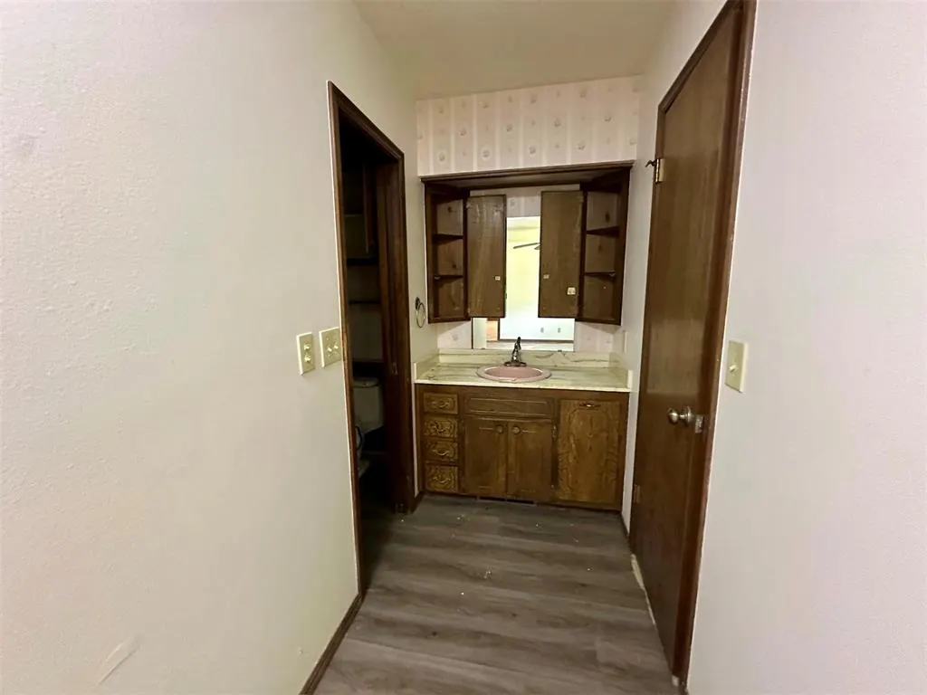 Photo 9 — 201 W 11th Street, Cordell, OK 73632