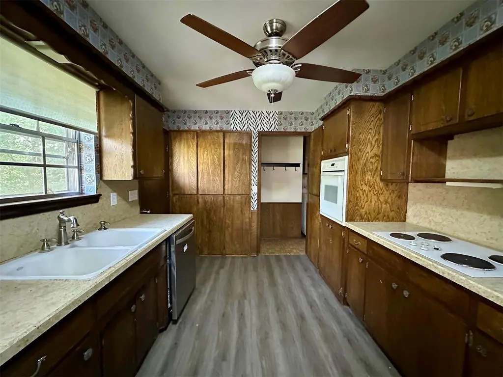 Photo 16 — 201 W 11th Street, Cordell, OK 73632