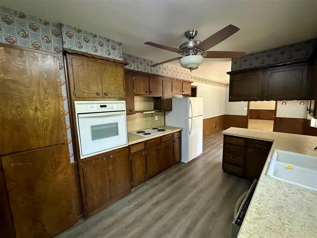 Photo 17 — 201 W 11th Street, Cordell, OK 73632