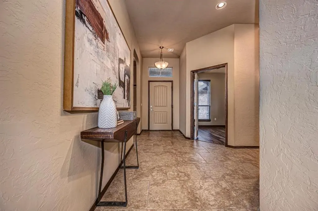 Photo 5 — 9609 Lakecrest Drive, Oklahoma City, OK 73159
