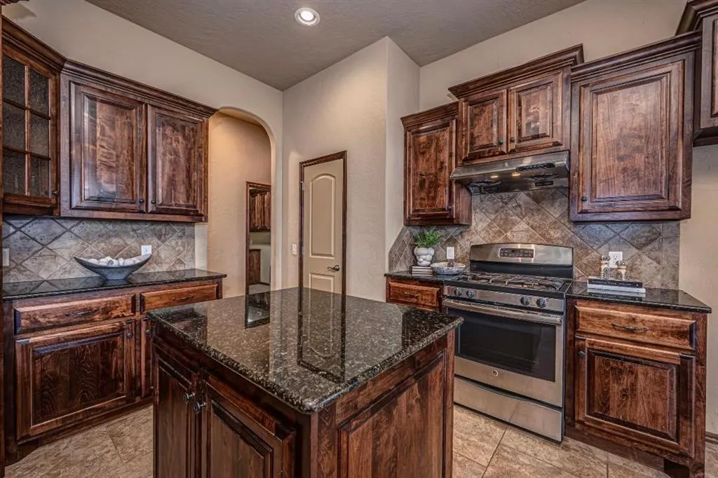 Photo 17 — 9609 Lakecrest Drive, Oklahoma City, OK 73159