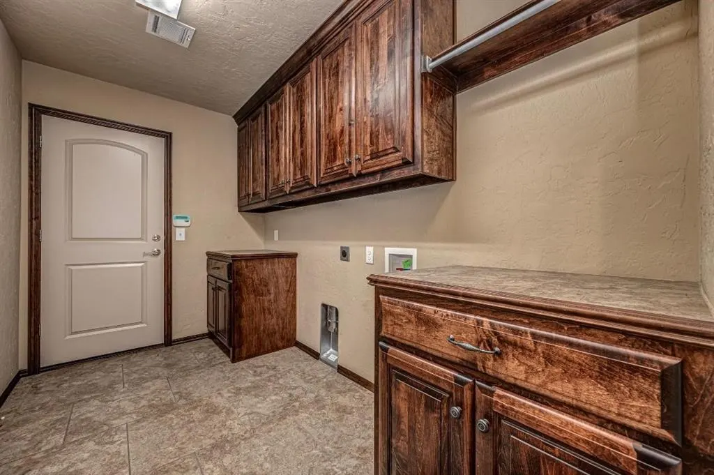 Photo 31 — 9609 Lakecrest Drive, Oklahoma City, OK 73159