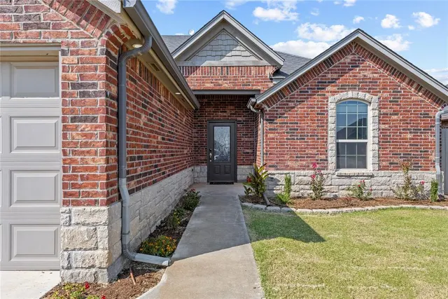 Photo 2 — 2701 Falling Leaves Drive, Weatherford, OK 73096