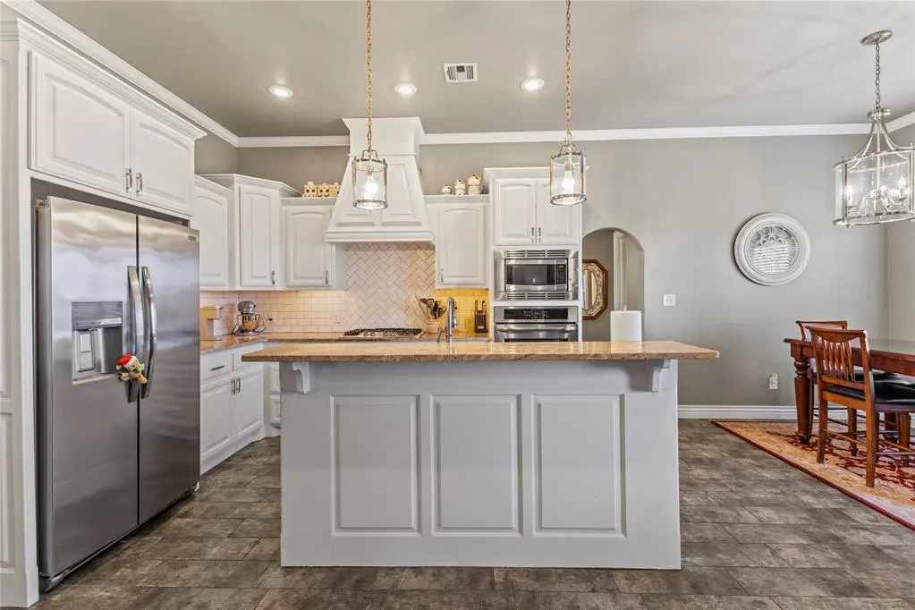 Photo 4 — 2701 Falling Leaves Drive, Weatherford, OK 73096