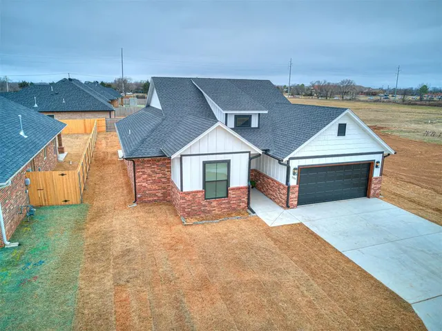 Photo 2 — 509 Blue Bird Lane, Shawnee, OK 74804
