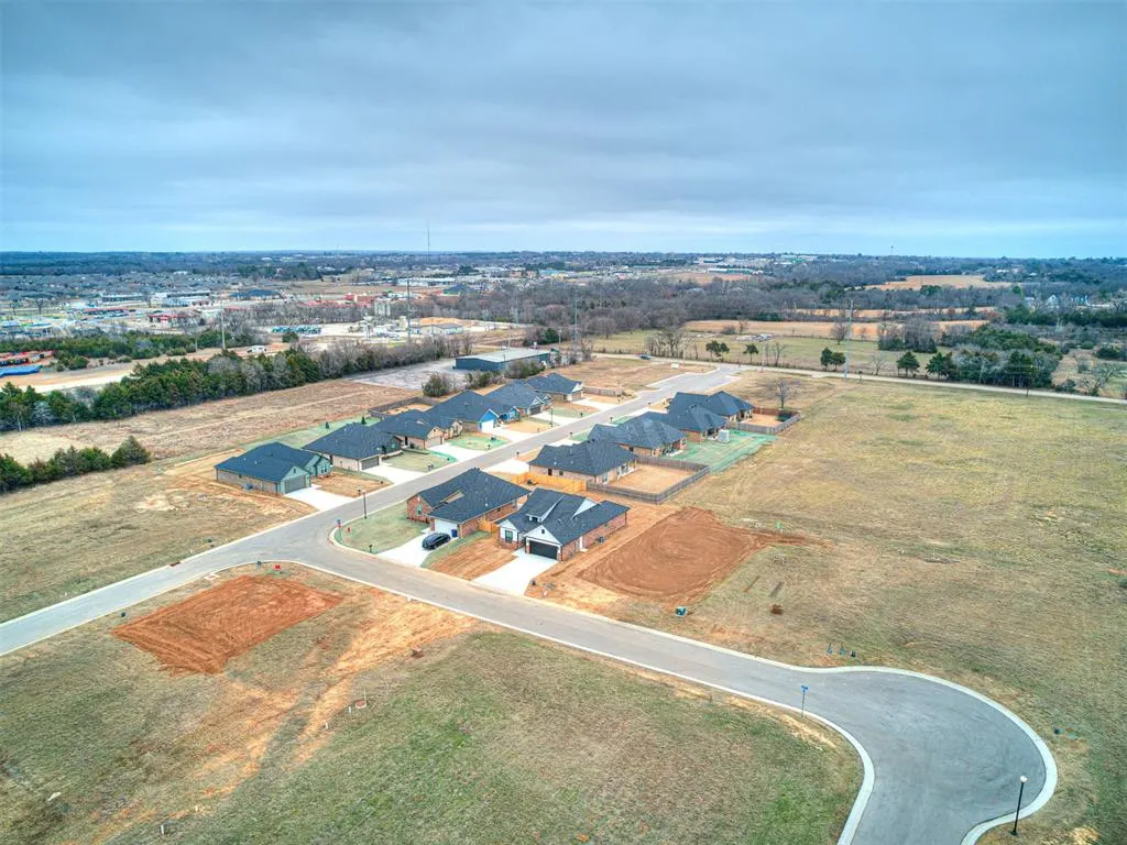Photo 3 — 509 Blue Bird Lane, Shawnee, OK 74804