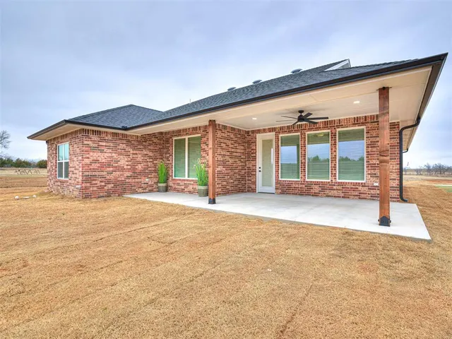 Photo 5 — 509 Blue Bird Lane, Shawnee, OK 74804