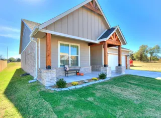 Sold home at 507 Blue Bird Road