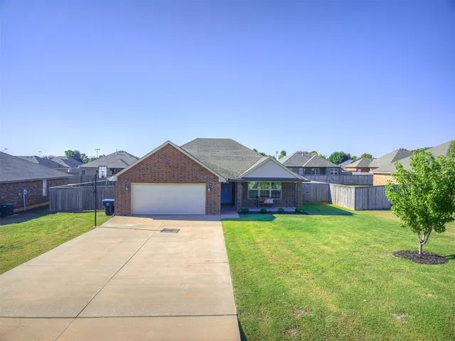 Photo 2 — 118 W Comanche Avenue, Cashion, OK 73016