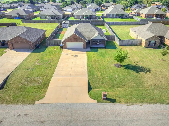 Photo 3 — 118 W Comanche Avenue, Cashion, OK 73016