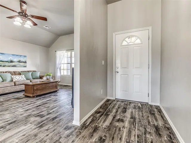 Photo 5 — 118 W Comanche Avenue, Cashion, OK 73016