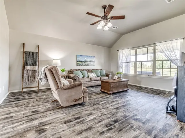 Photo 6 — 118 W Comanche Avenue, Cashion, OK 73016
