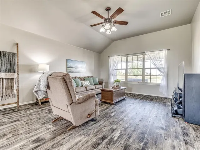 Photo 7 — 118 W Comanche Avenue, Cashion, OK 73016