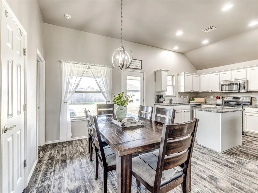 Photo 13 — 118 W Comanche Avenue, Cashion, OK 73016