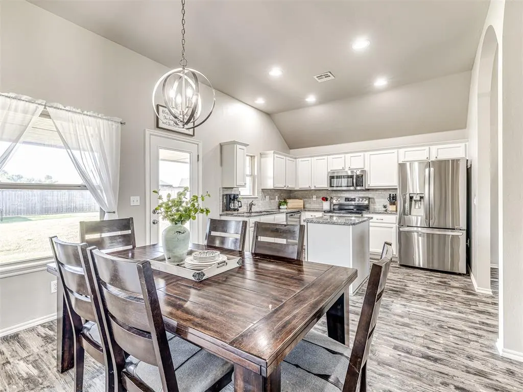 Photo 14 — 118 W Comanche Avenue, Cashion, OK 73016