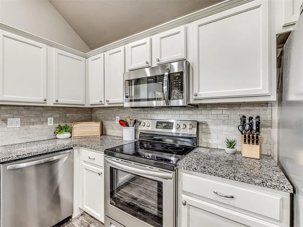 Photo 19 — 118 W Comanche Avenue, Cashion, OK 73016