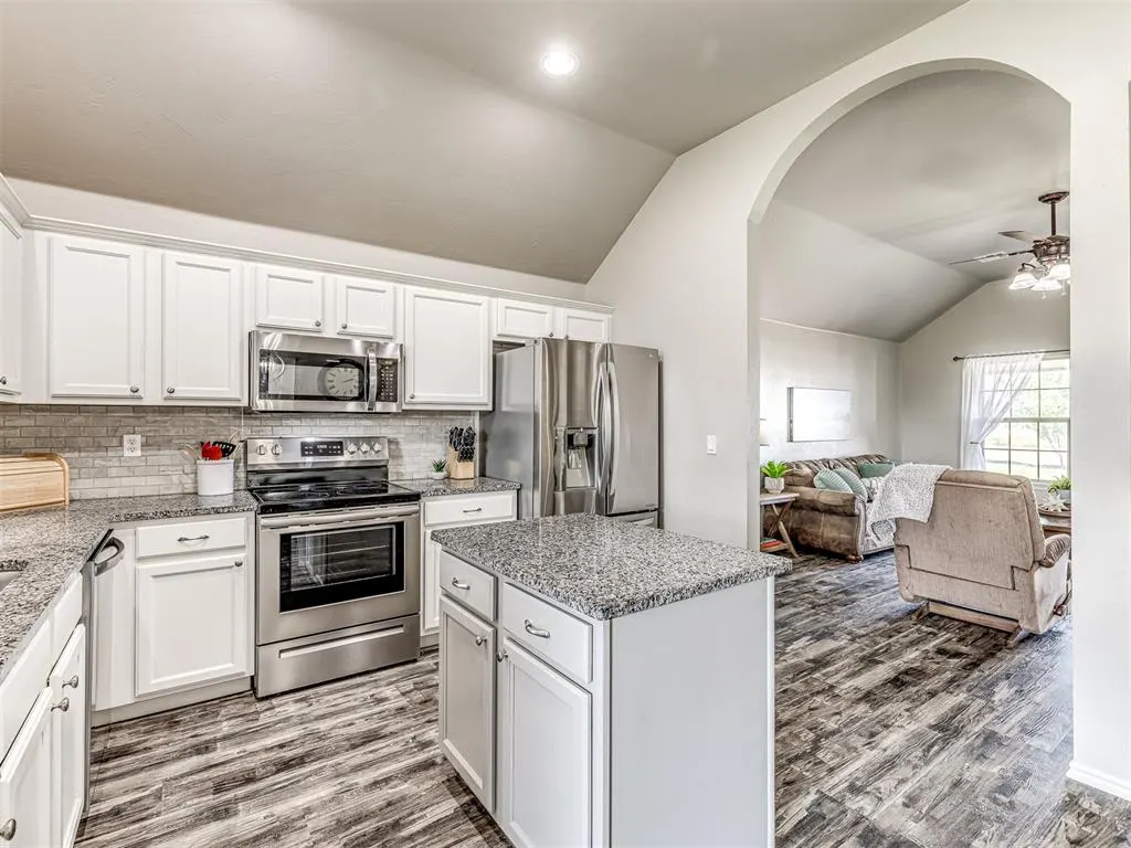 Photo 21 — 118 W Comanche Avenue, Cashion, OK 73016