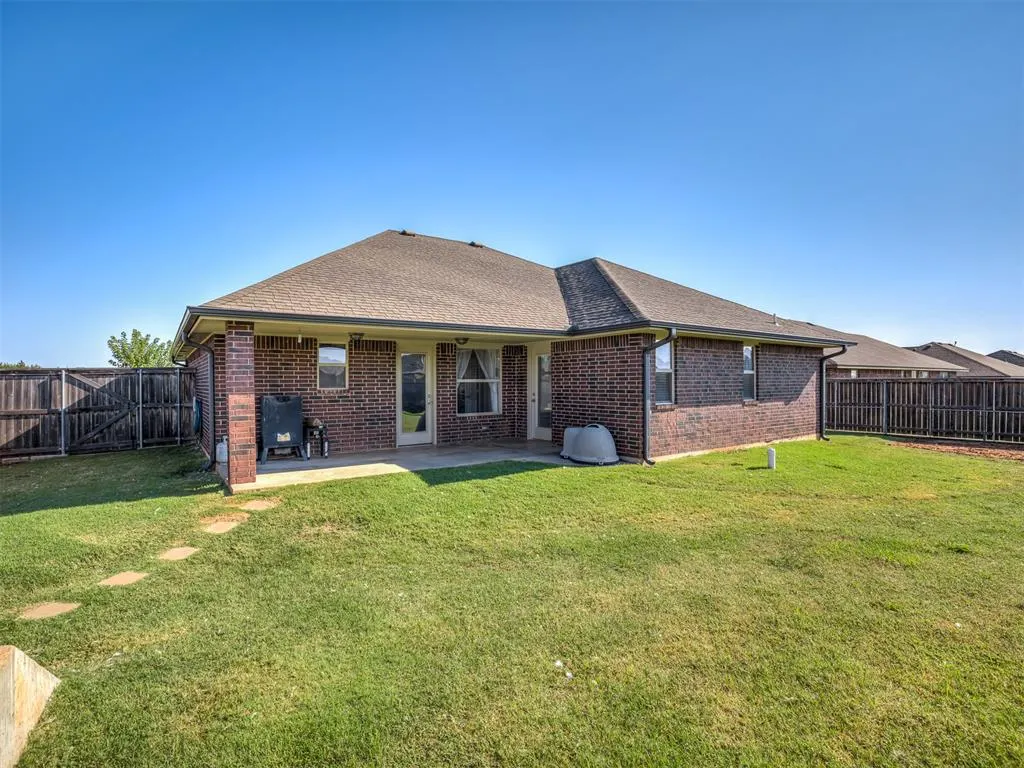Photo 38 — 118 W Comanche Avenue, Cashion, OK 73016