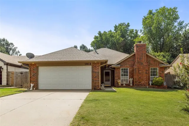 Photo 5 — 1812 Foxfire Road, Edmond, OK 73003