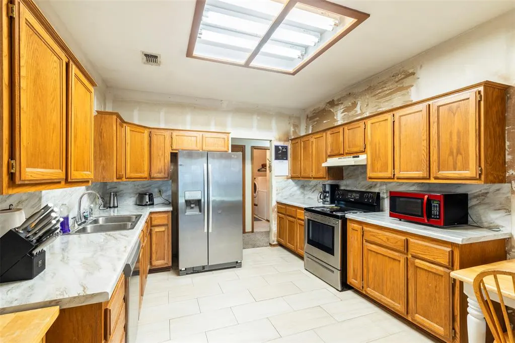 Photo 3 — 1812 Foxfire Road, Edmond, OK 73003