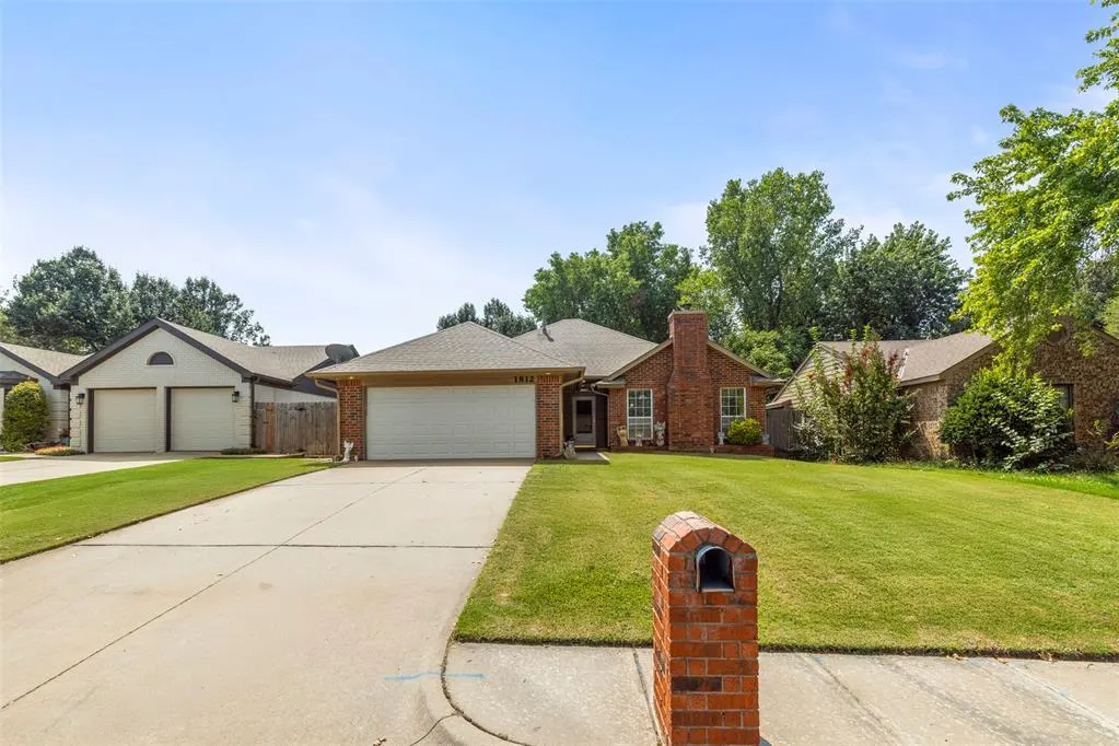 Photo 4 — 1812 Foxfire Road, Edmond, OK 73003