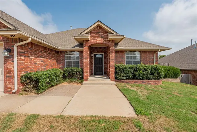 Photo 2 — 11521 Village Avenue, Midwest City, OK 73130