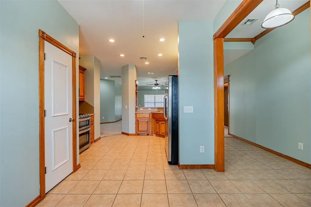 Photo 5 — 11521 Village Avenue, Midwest City, OK 73130