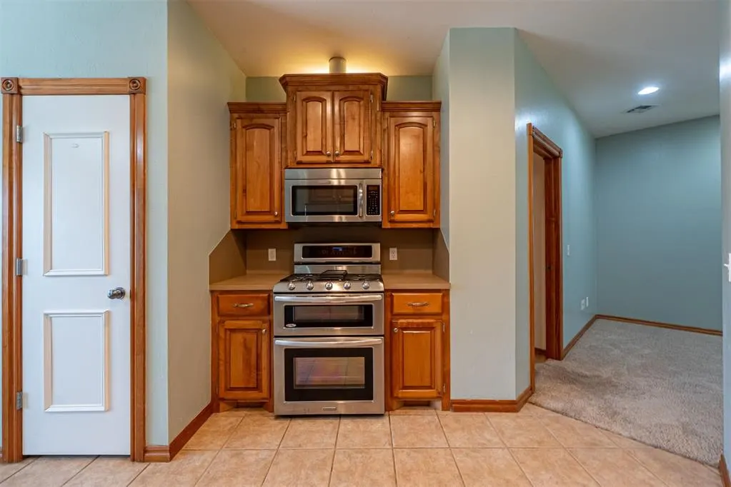 Photo 8 — 11521 Village Avenue, Midwest City, OK 73130